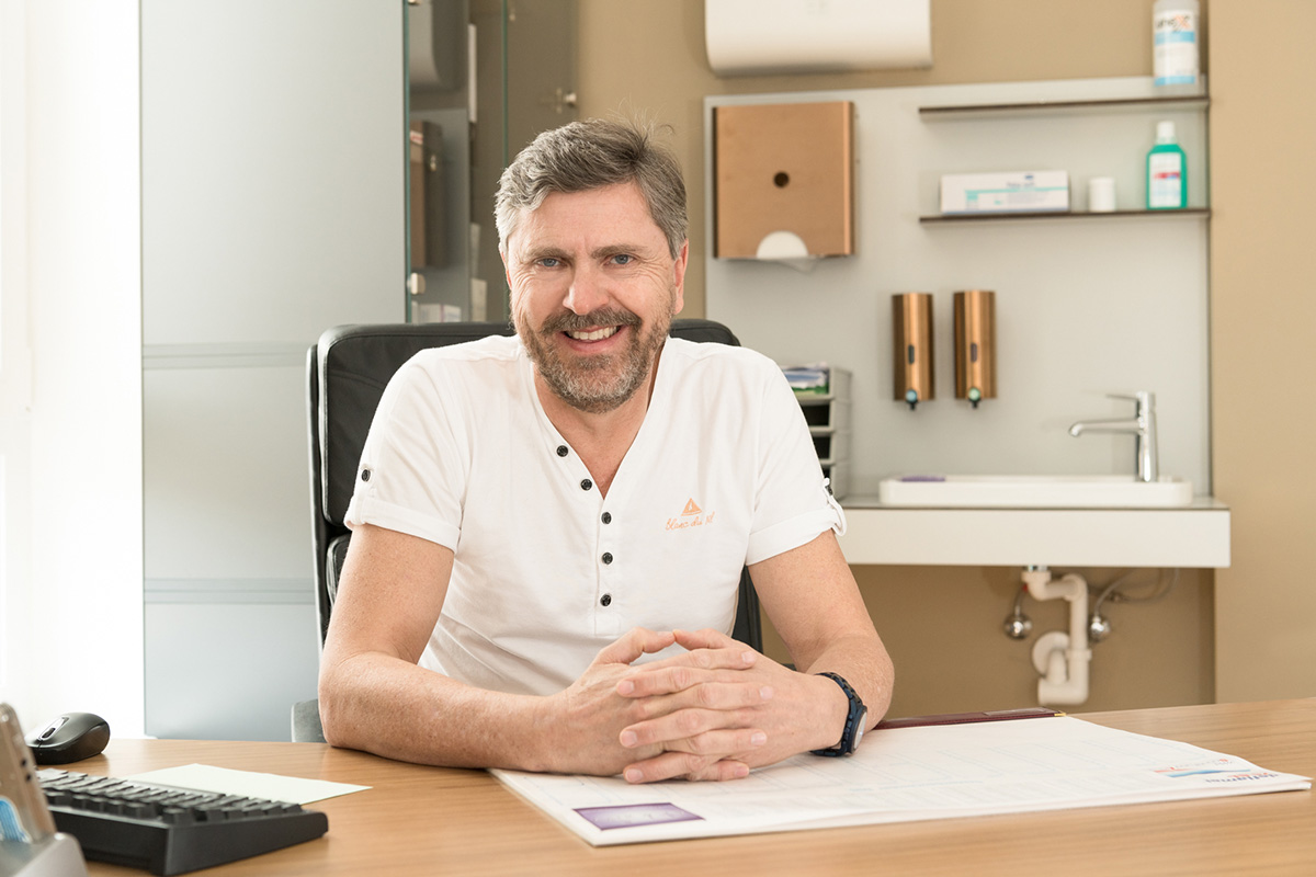 Dr. Gernot Perz